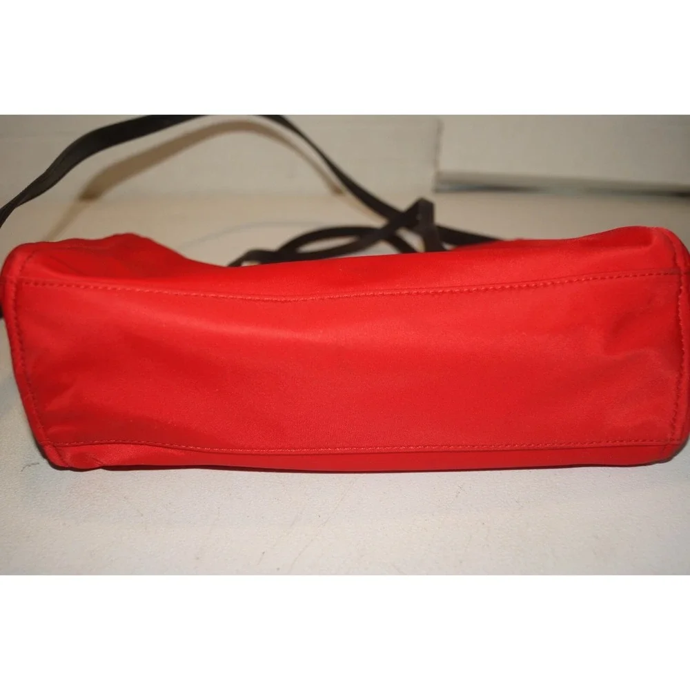 KATE SPADE RED NYLON WITH BLACK LEATHER HANDLES ADJ STRAP PURSE BAG U60